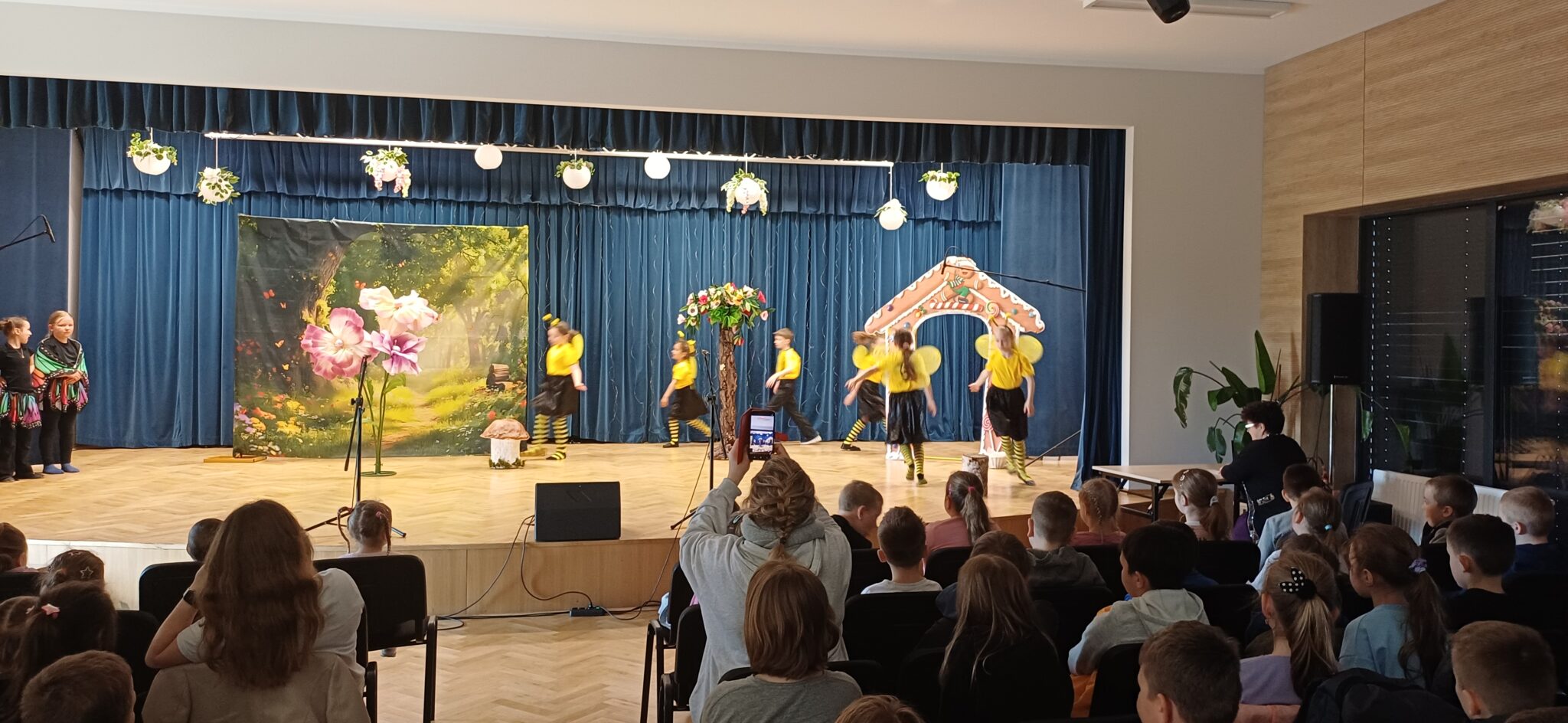 Występ teatru „Przyjaciele”