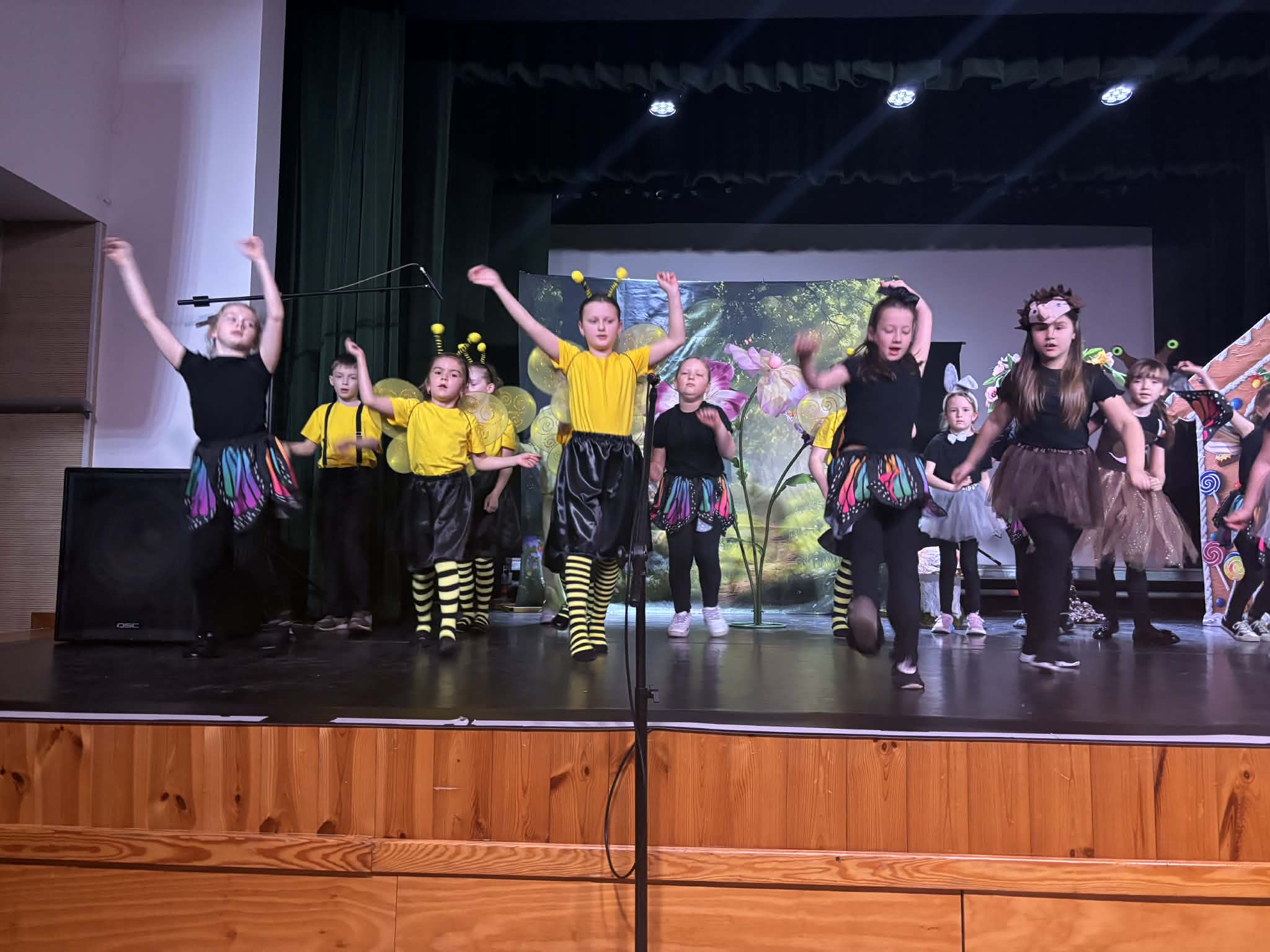 „Przyjaciele” ze Starego Miasta na przeglądzie teatrzyków w Giedlarowej.