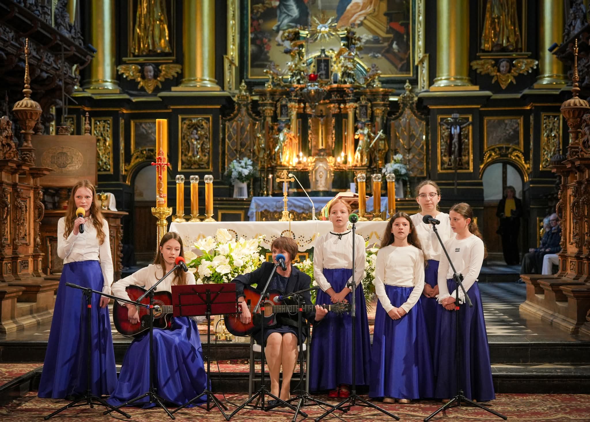 Zespół Canta Rhei na Przeglądzie Pieśni Maryjnych w Leżajsku.
